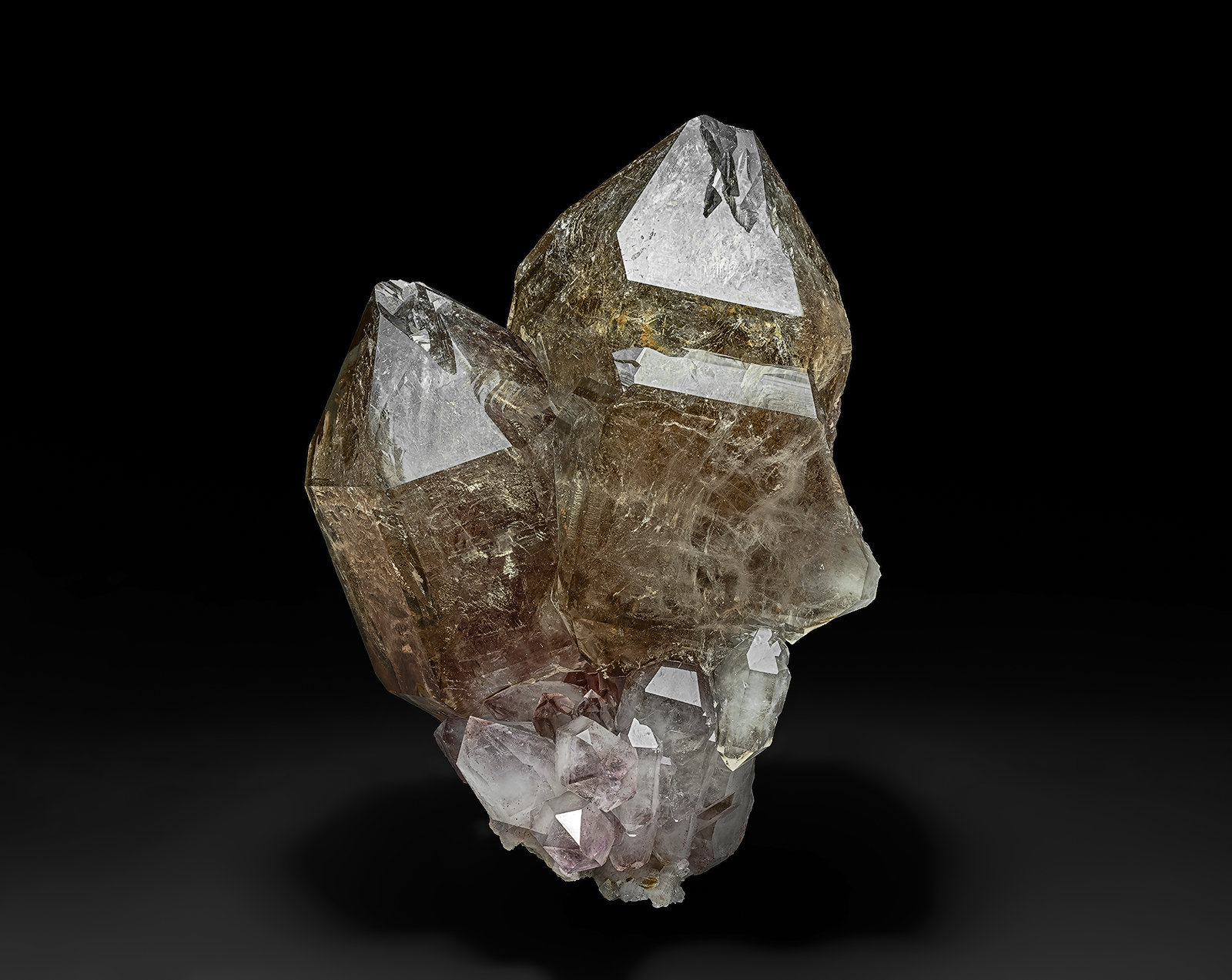 Quartz (variety smoky quartz), Quartz (variety amethyst)
11.5 x 16.2 cm
(Autor: am mizunaka)