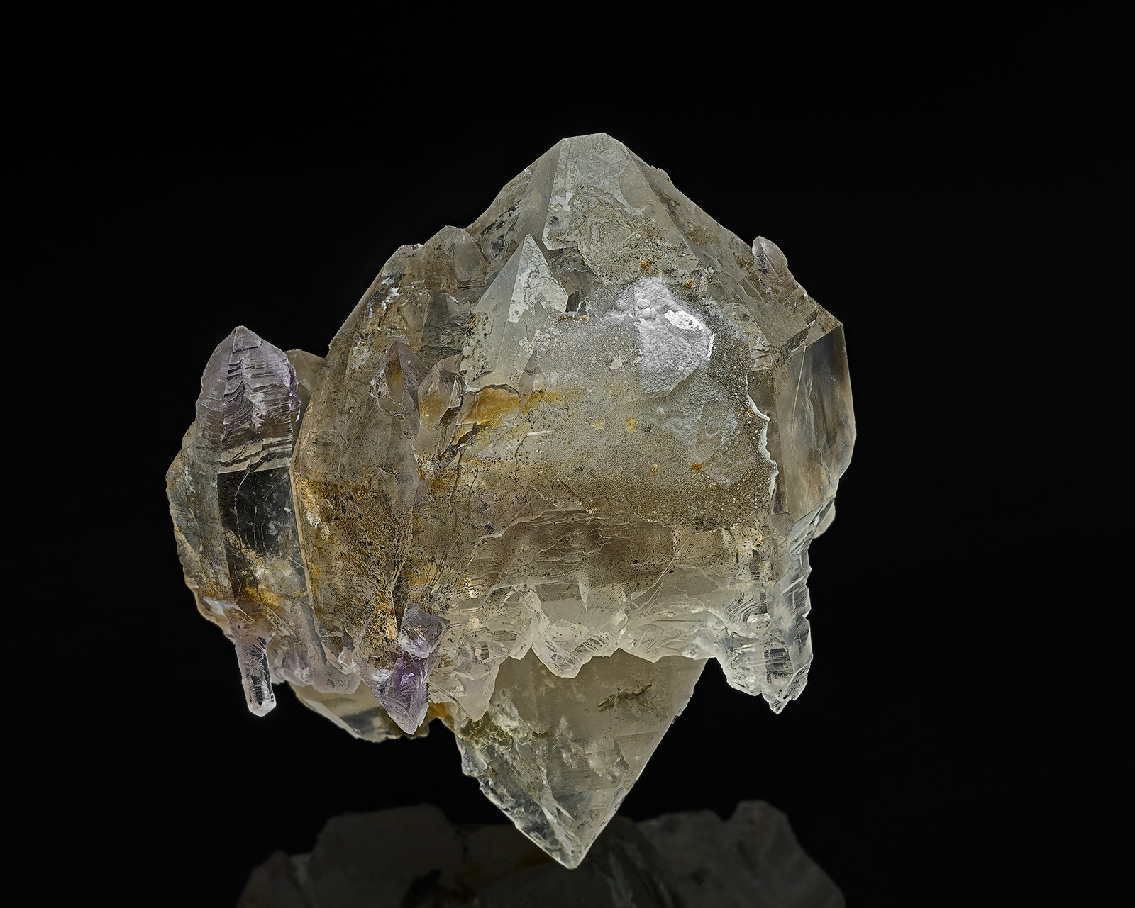 Quartz (variety smoky quartz), Quartz (variety amethyst)
5.0 x 5.4 cm
(Autor: am mizunaka)