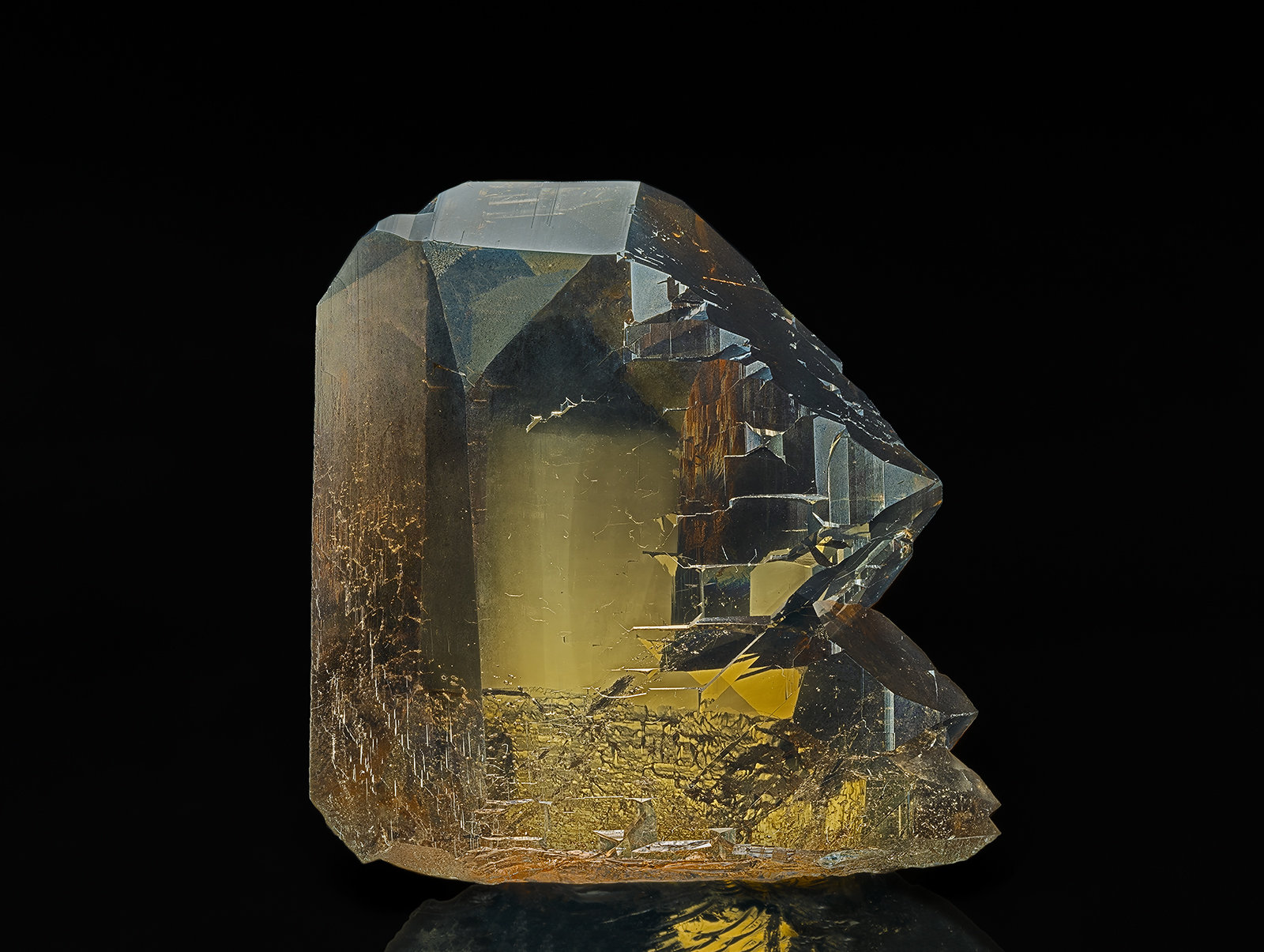 Quartz (variety smoky quartz)
3.4 x 3.4 cm
(Autor: am mizunaka)