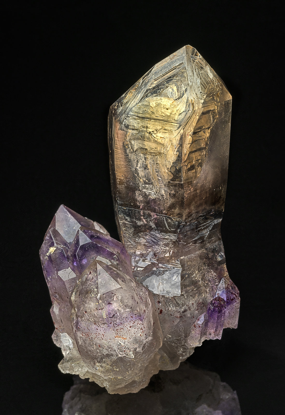Quartz (variety smoky quartz), Quartz (variety amethyst)
8.5 x 4.7 cm
(Autor: am mizunaka)