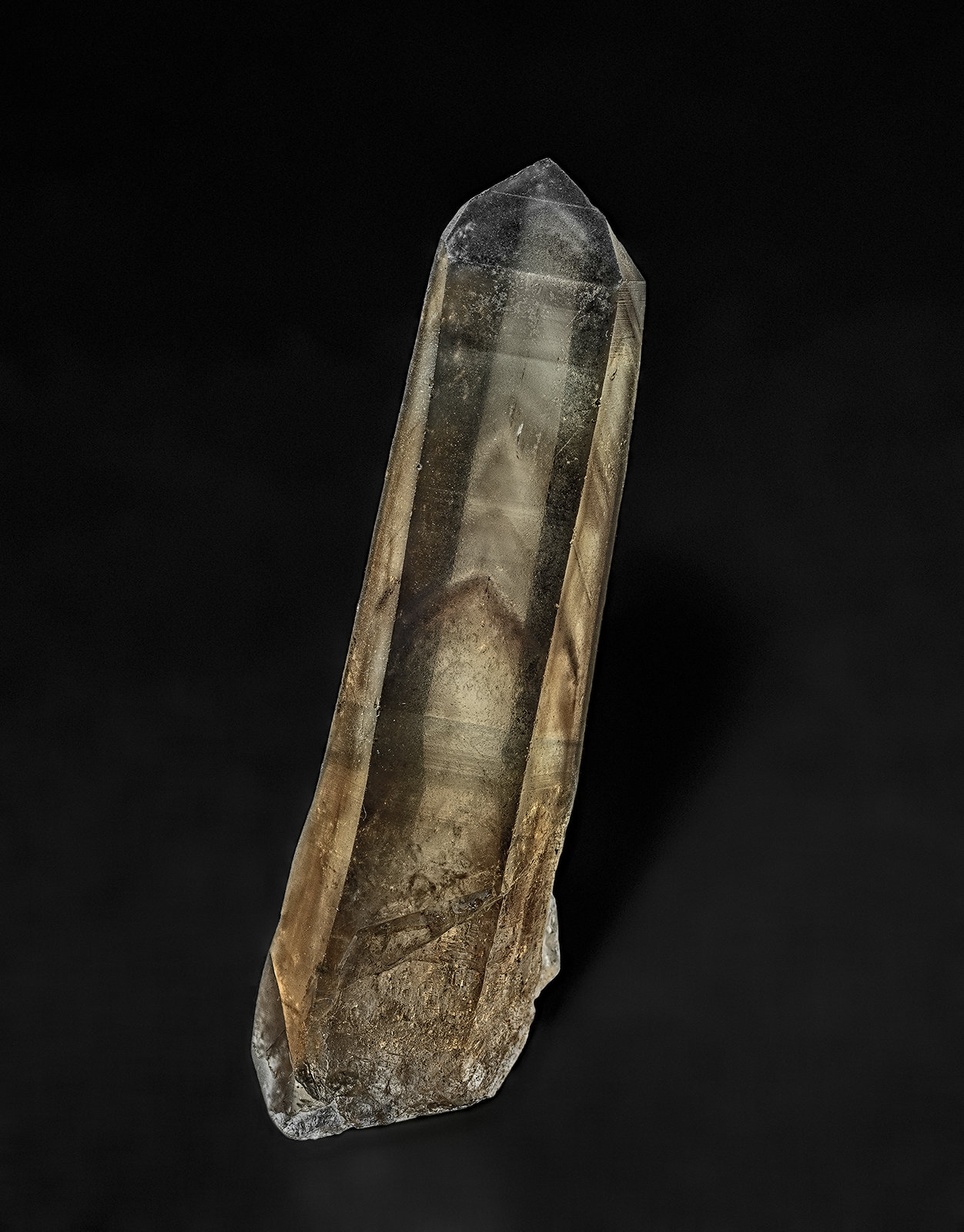 Quartz (variety smoky quartz)
4.6 x 1.2 cm
(Autor: am mizunaka)