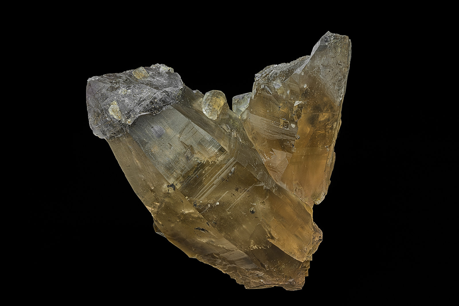 Quartz (variety smoky quartz), Calcite, Pyrite, Muscovite
9.9 x 7.8 cm
(Autor: am mizunaka)