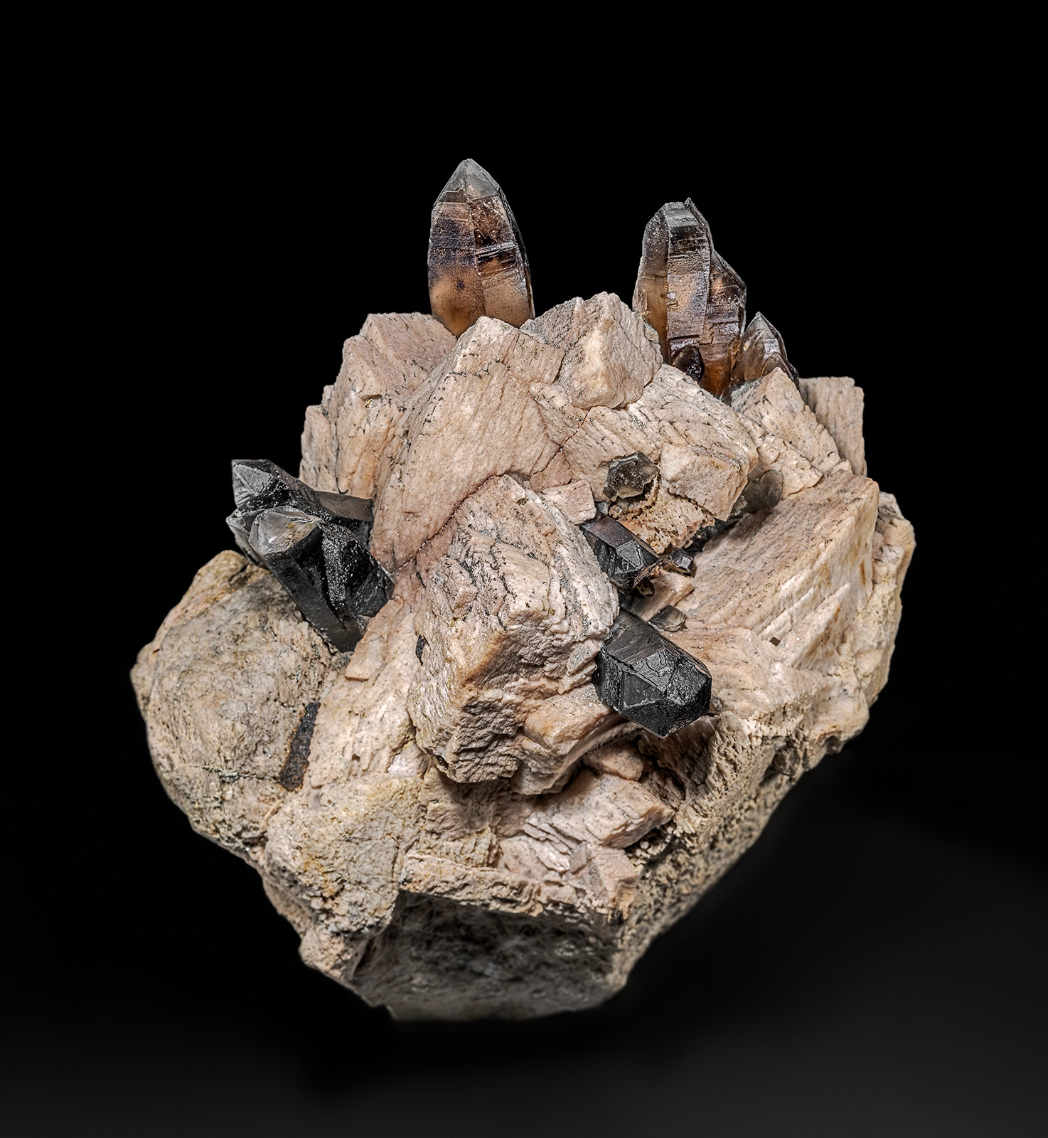 Quartz (variety smoky quartz)
14.2 x 11.0 cm
(Autor: am mizunaka)
