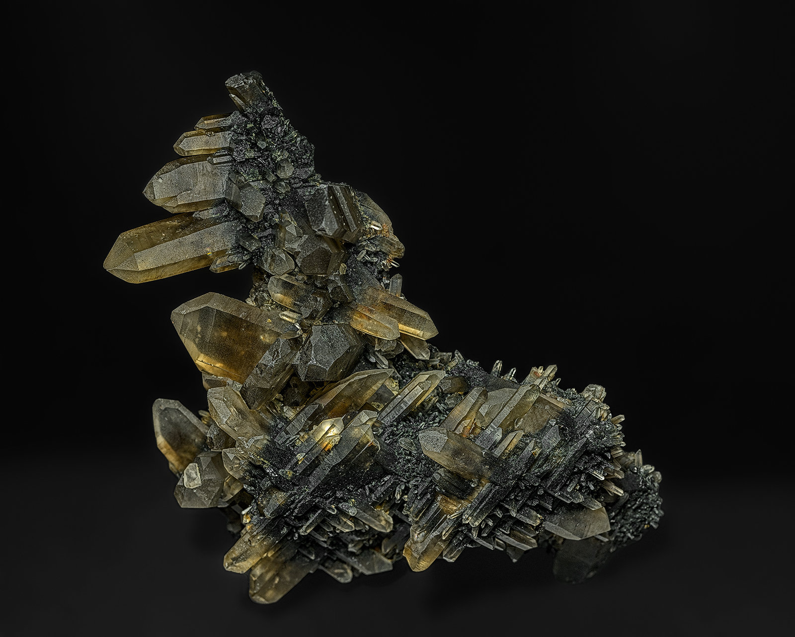 Quartz (variety smoky quartz), Feldspar
12.0 x 8.0 cm
(Autor: am mizunaka)