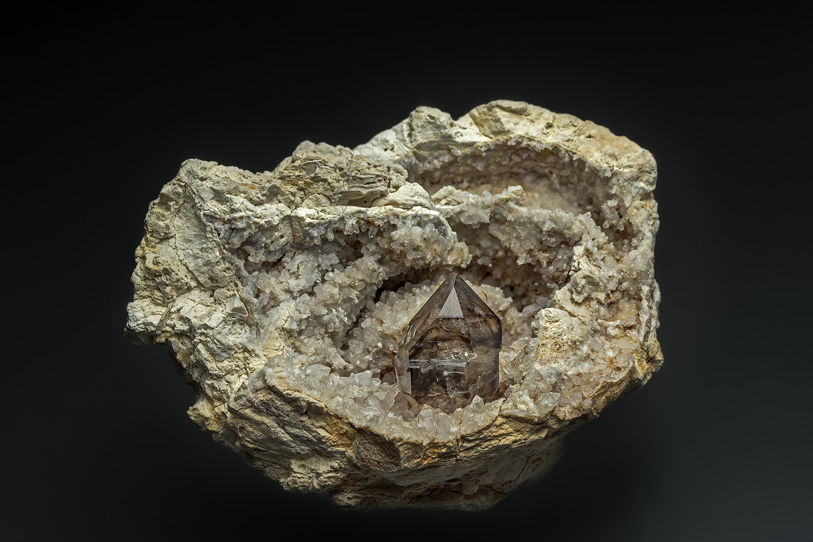 Quartz (variety smoky quartz), Quartz
9.0 x 6.5 cm
(Autor: am mizunaka)