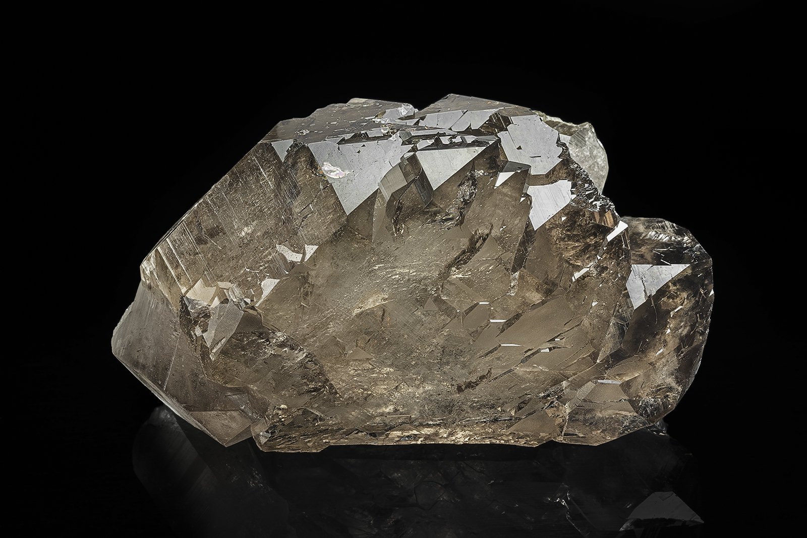 Quartz (variety smoky quartz)
10.9 x 6.8 x 3.8 cm
(Autor: am mizunaka)