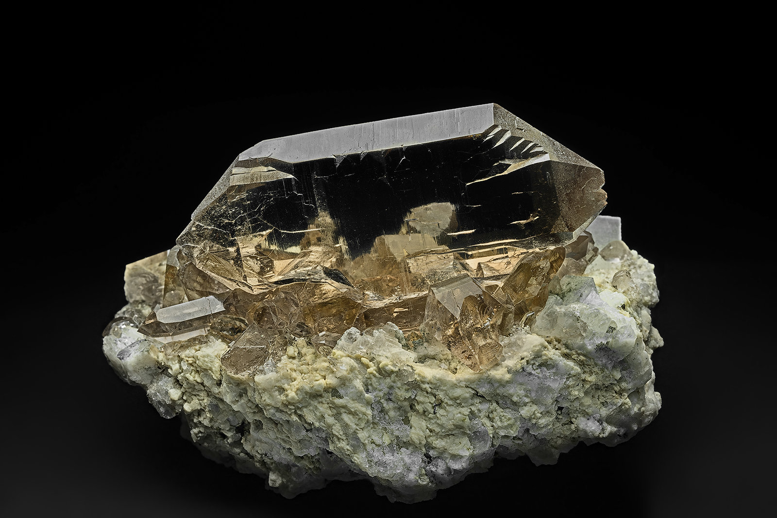 Quartz (variety smoky quartz)
8.0 x 5.3 cm
(Autor: am mizunaka)