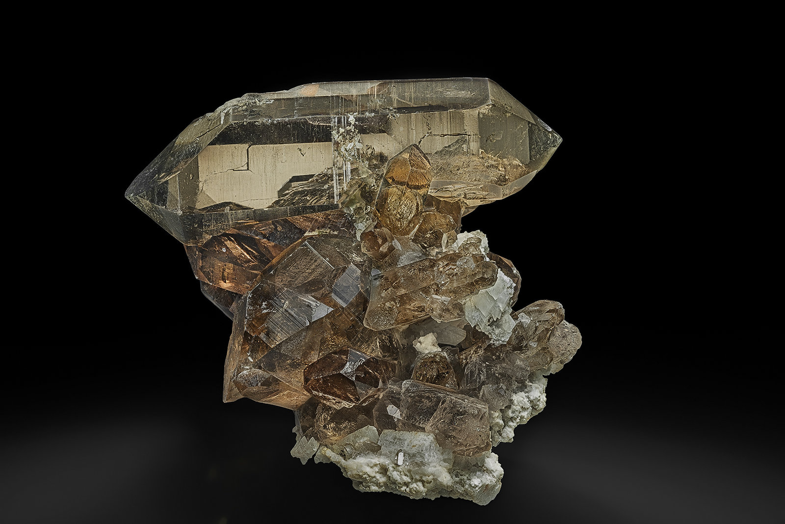 Quartz (variety smoky quartz)
10.1 x 9.3 x 5.2 cm
(Autor: am mizunaka)