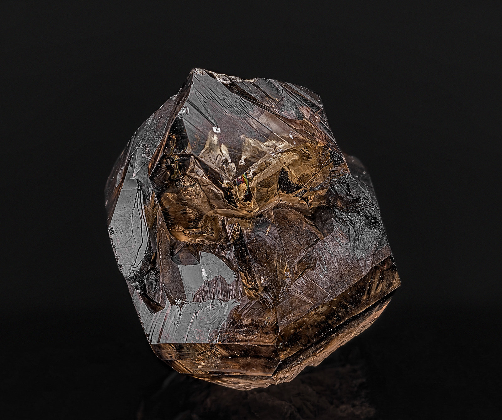 Quartz (variety smoky quartz)
4.9 x 4.4 cm
(Autor: am mizunaka)