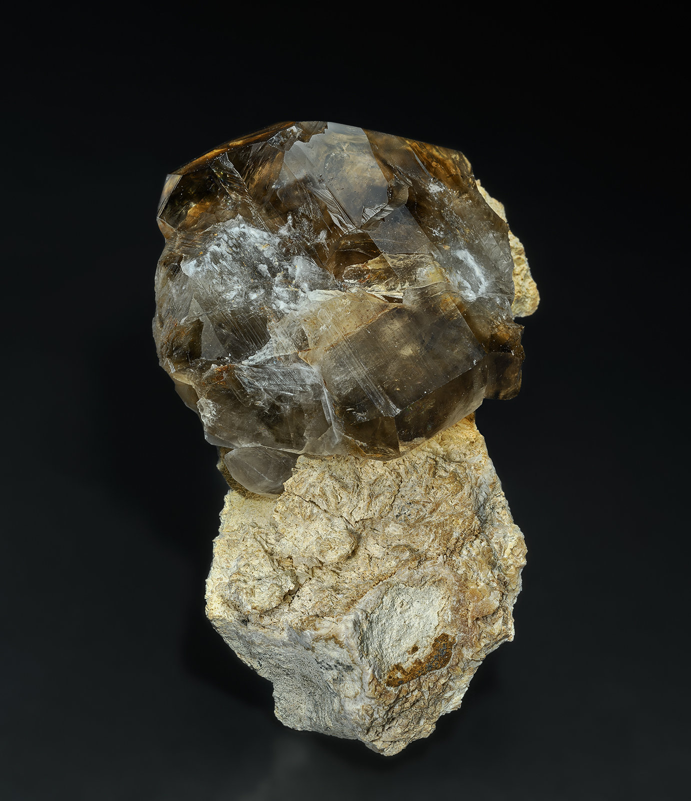 Quartz (variety smoky quartz)
11.2 x 7.1 cm
(Autor: am mizunaka)
