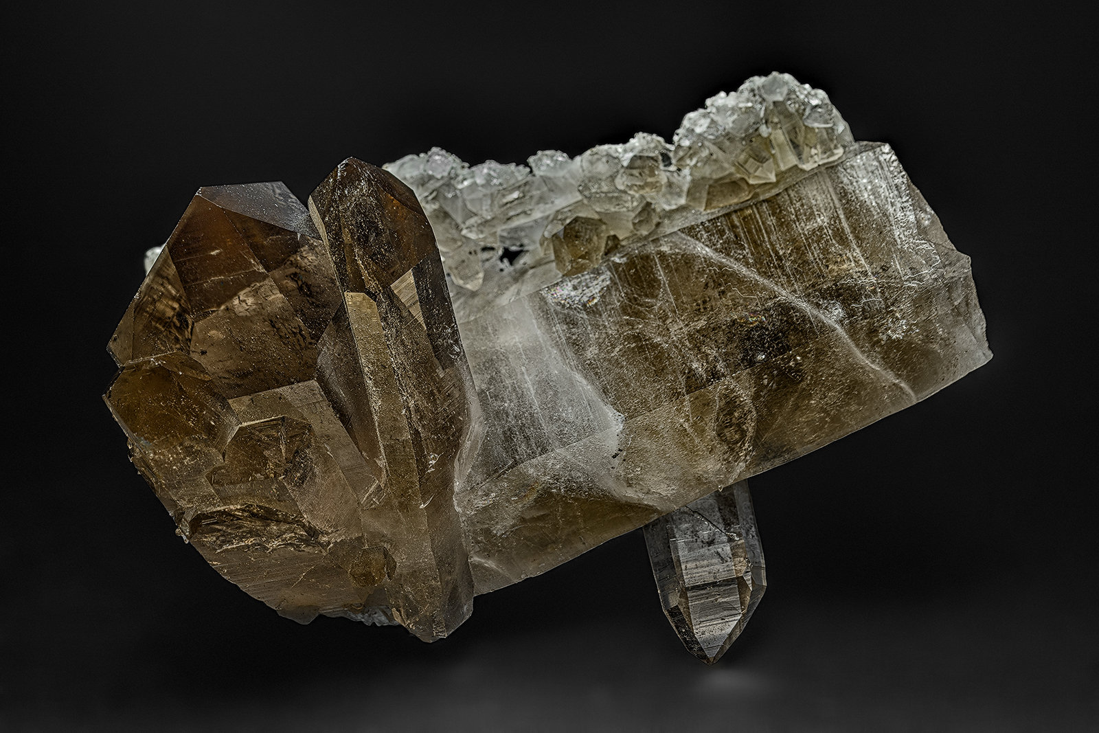 Quartz (variety smoky quartz)
8.9 x 7.0 cm
(Autor: am mizunaka)