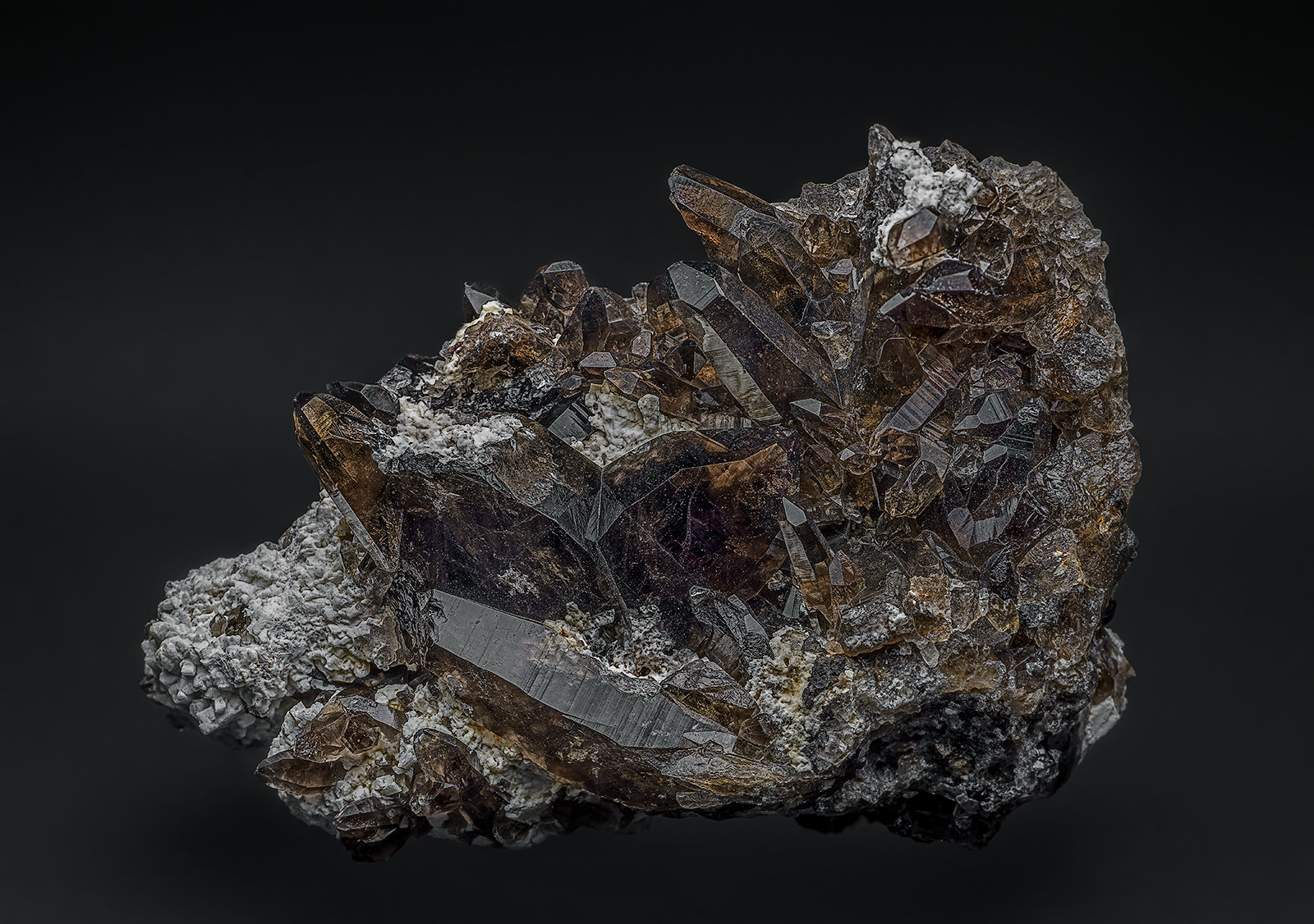 Quartz (variety smoky quartz)
8.0 x 5.9 cm
(Autor: am mizunaka)