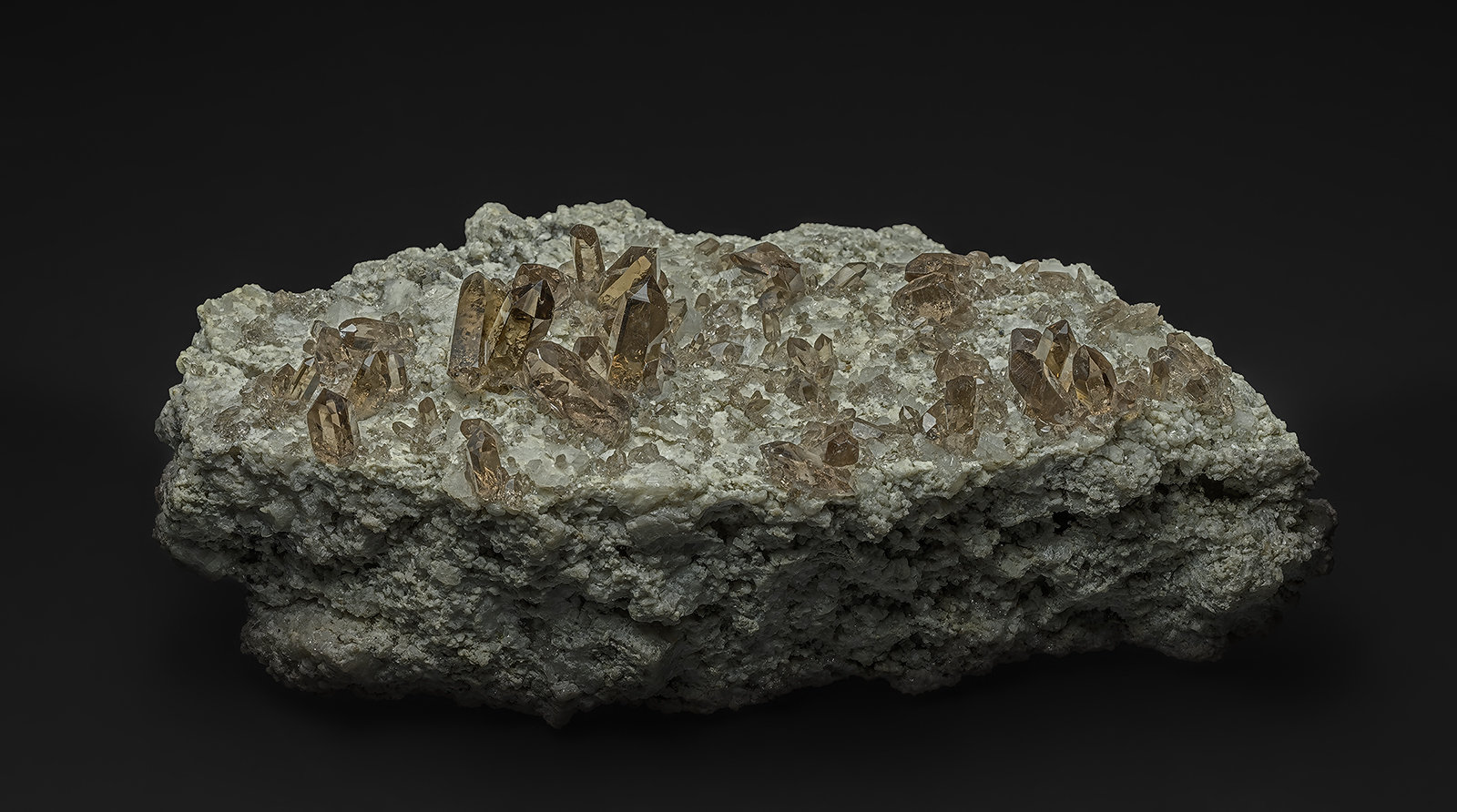 Quartz (variety smoky quartz)
15.2 x 7.2 cm
(Autor: am mizunaka)