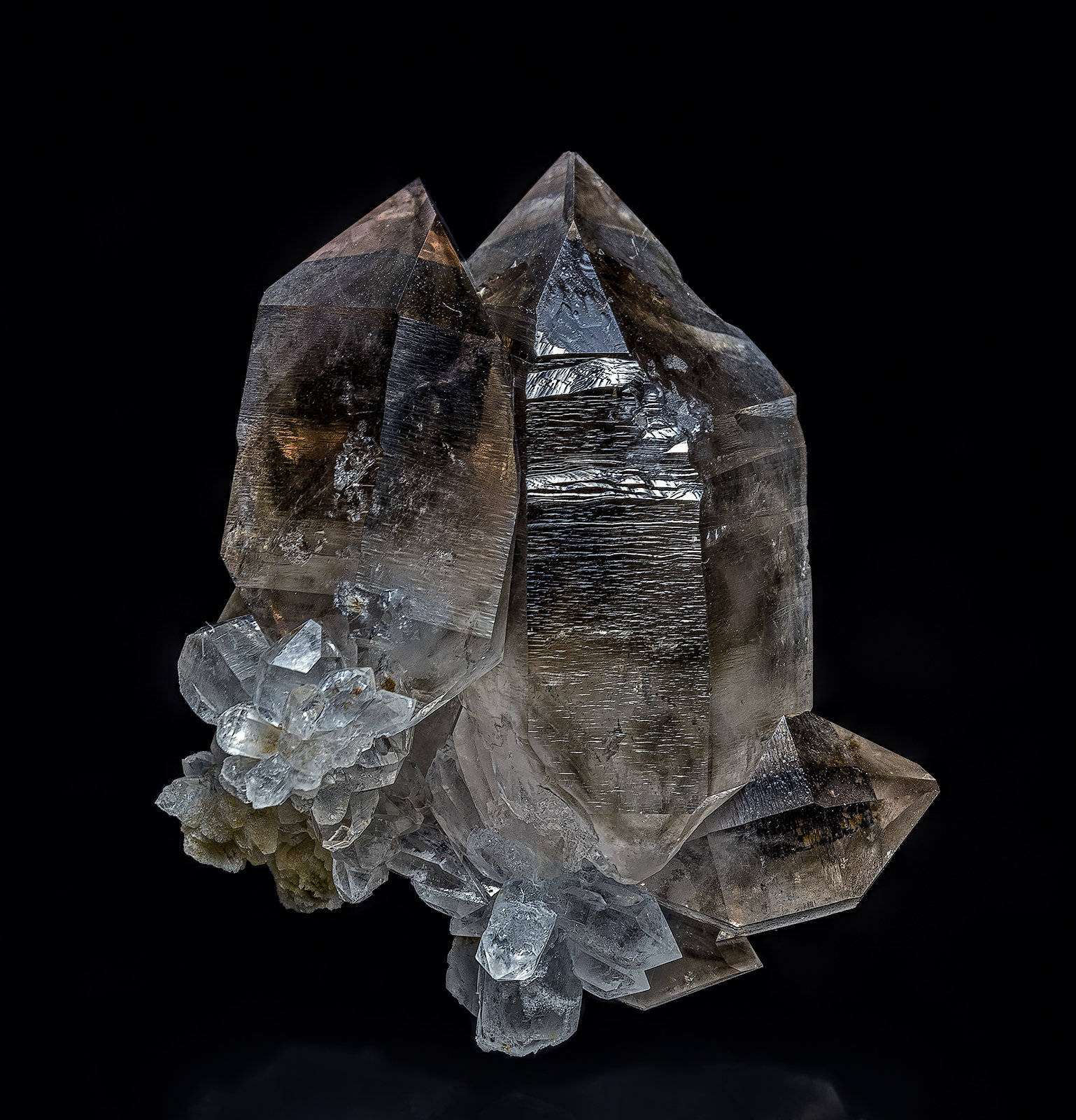 Quartz (variety smoky quartz)
3.6 x 3.1 cm
(Autor: am mizunaka)