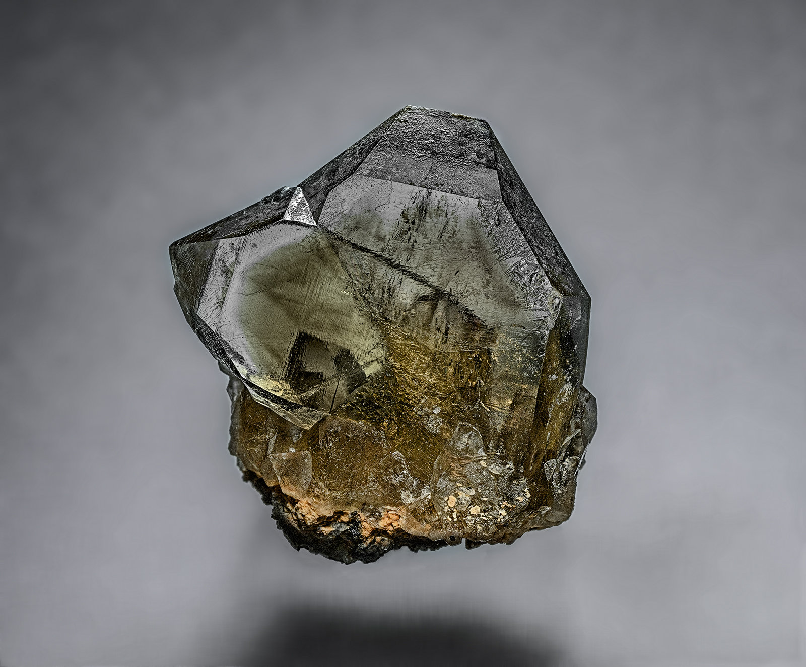 Quartz (variety smoky quartz)
1.6 x 1.9 cm
(Autor: am mizunaka)