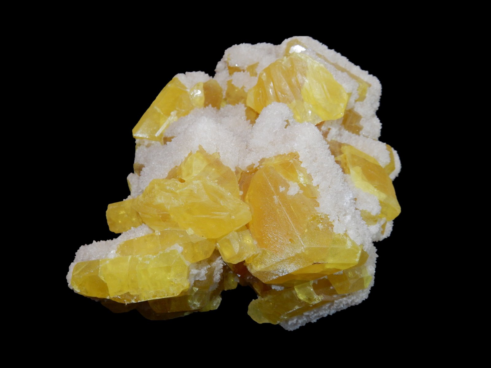 Sulphur and Aragonite
110x90x70 mm 
(Autor: Dany Mabillard)