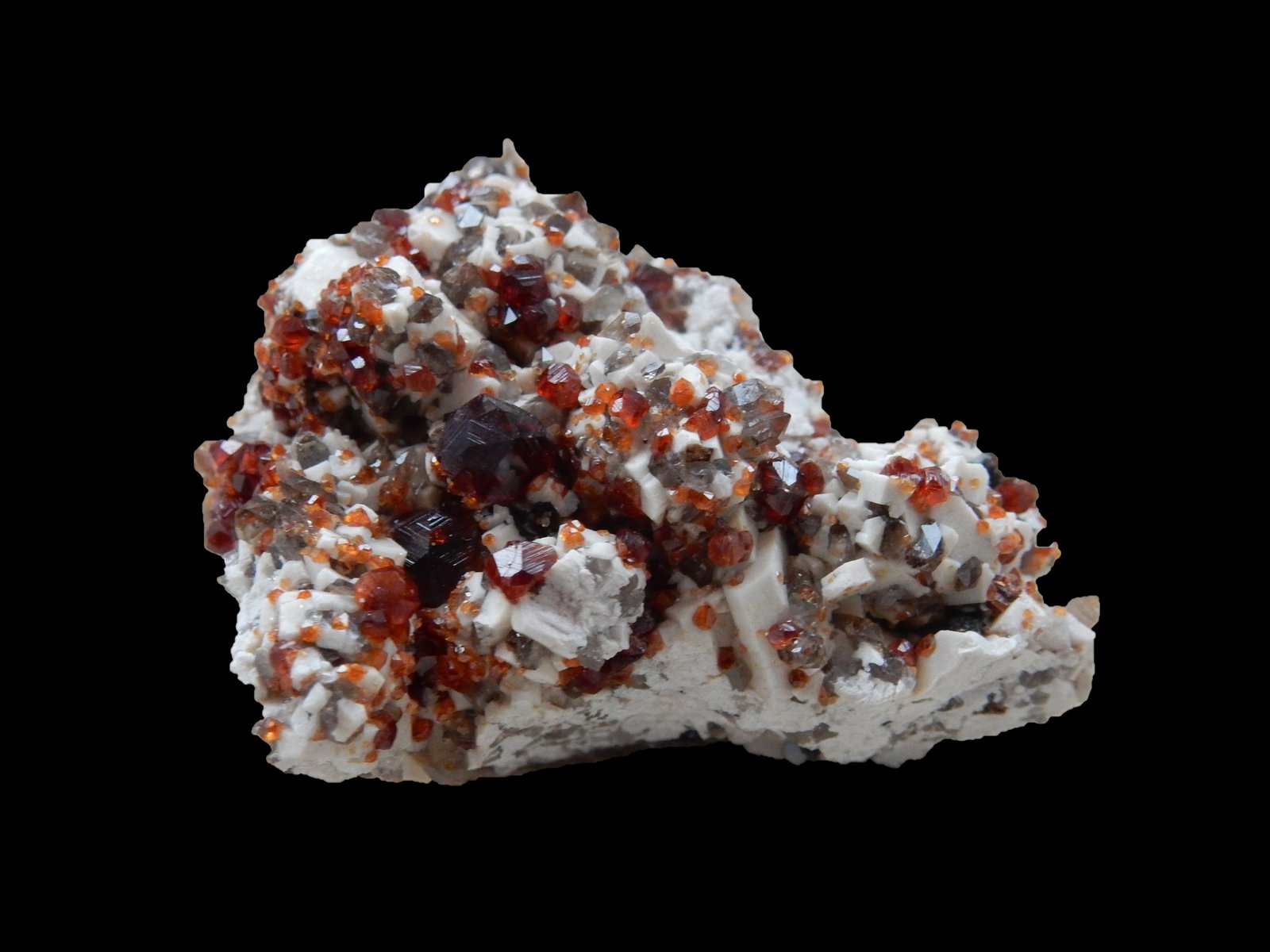 K Feldspar and Spessartine
49 mm x 40 mm x 26 mm
(Autor: Dany Mabillard)