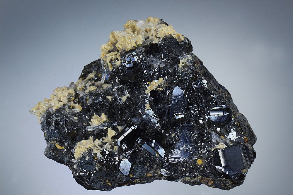 Sphalerite
53 x 48 mm
(Autor: Gerhard Brandstetter)