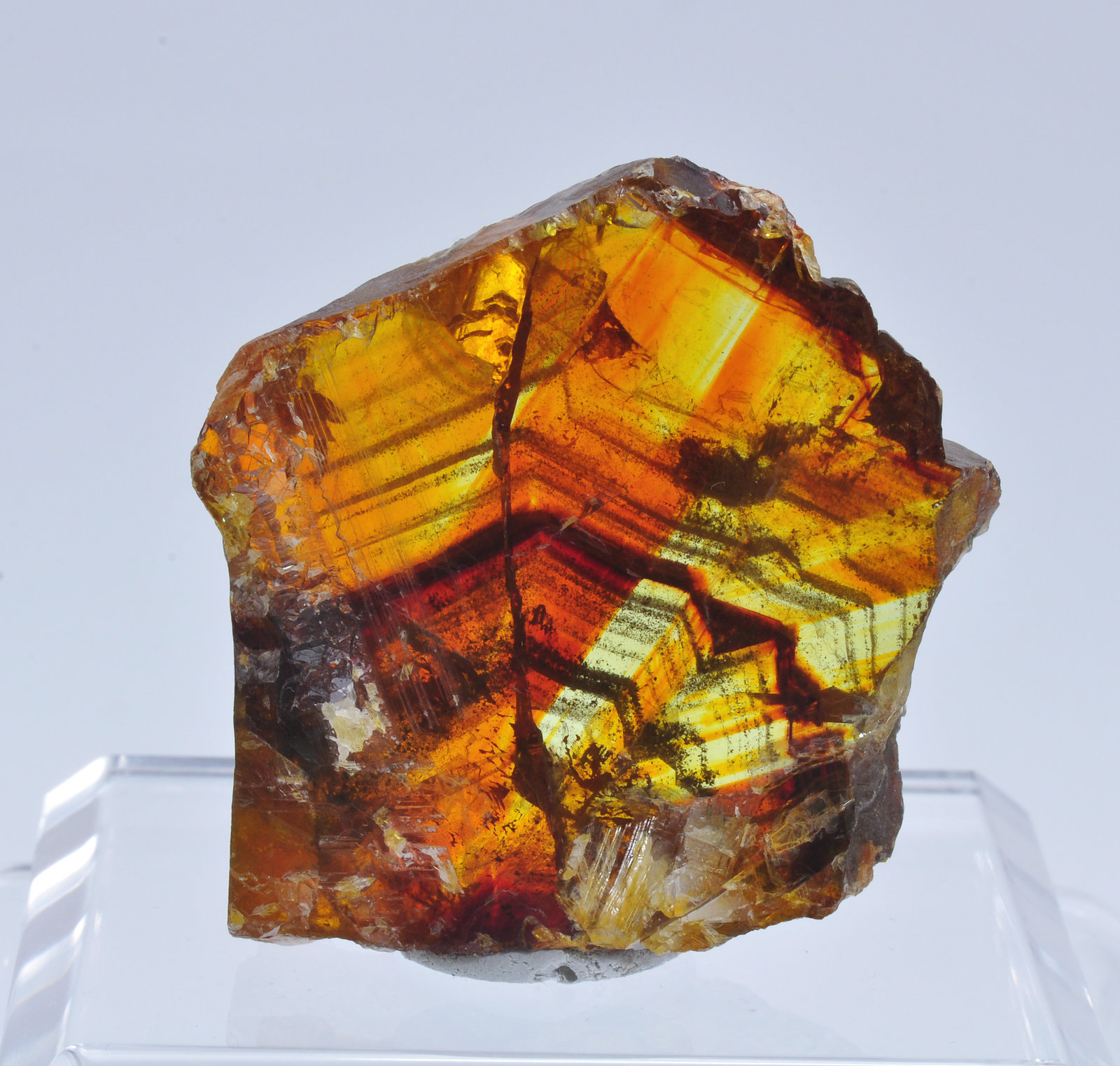 Sphalerite
5.5 × 5 × 1.1 cm
(Autor: Jordi Fabre)