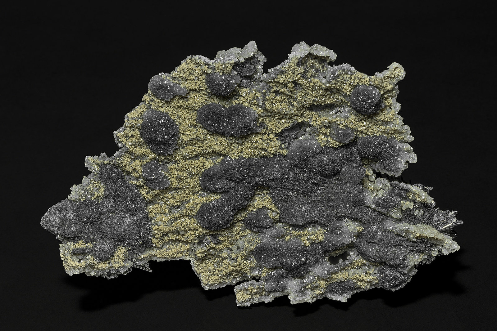 Stibnite, Calcite
11.0 x 7.5 cm
(Autor: am mizunaka)
