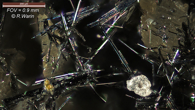 Stibnite
< 1 mm
(Autor: Roger Warin)