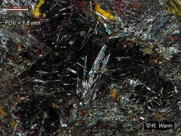 Stibnite
< 1 mm
(Autor: Roger Warin)