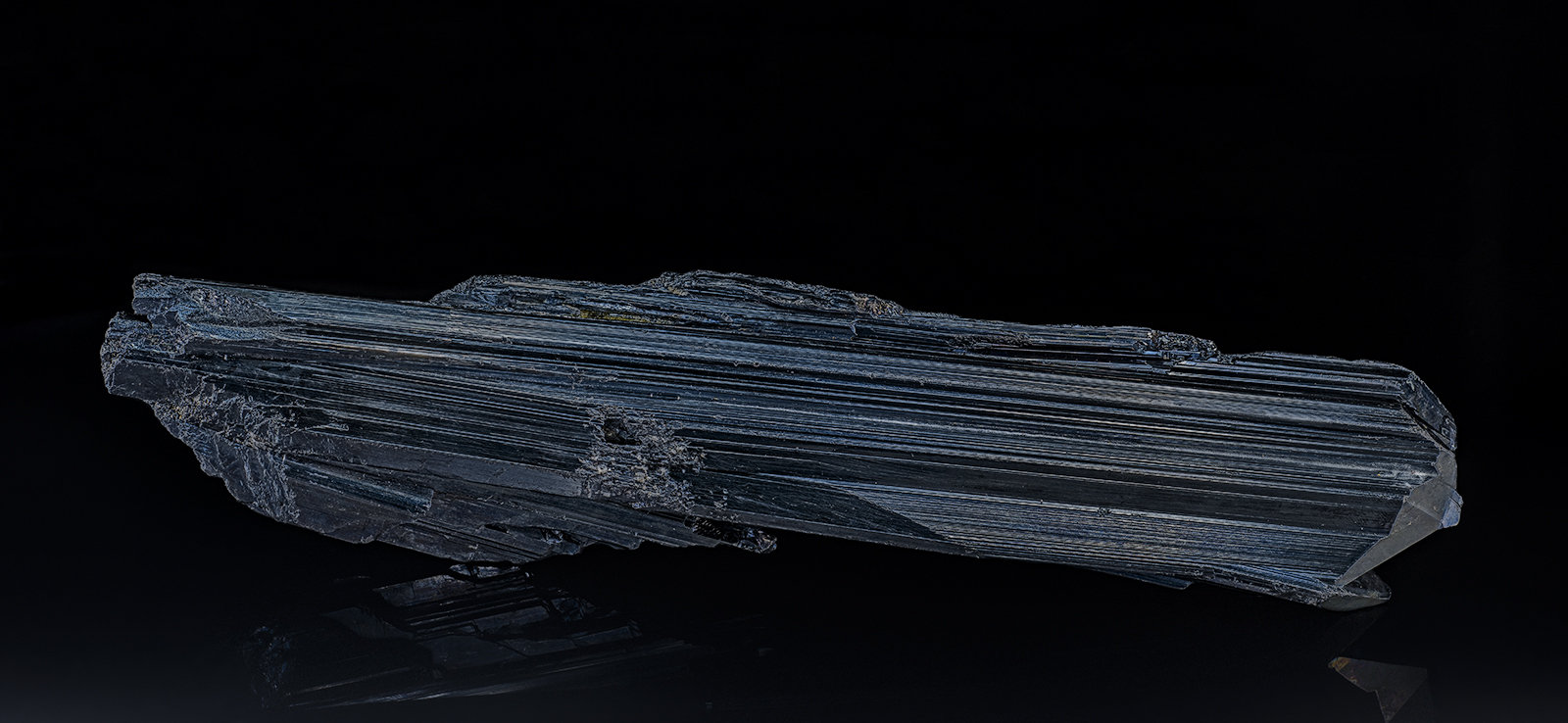 Stibnite
25.4 x 4.6 cm
(Autor: am mizunaka)