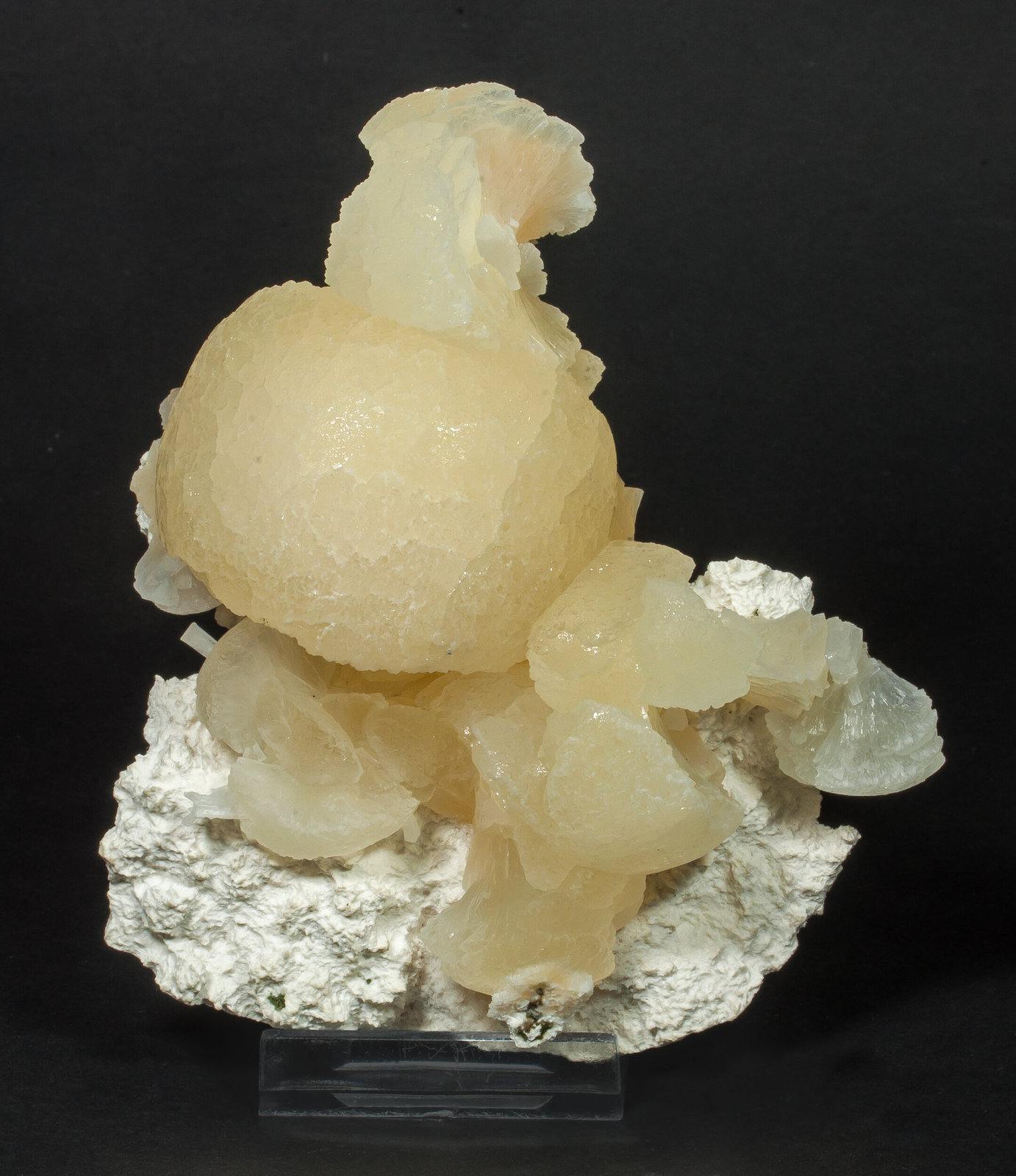 Stilbite-Ca
11.5 × 9.6 × 4.7
(Autor: Jordi Fabre)