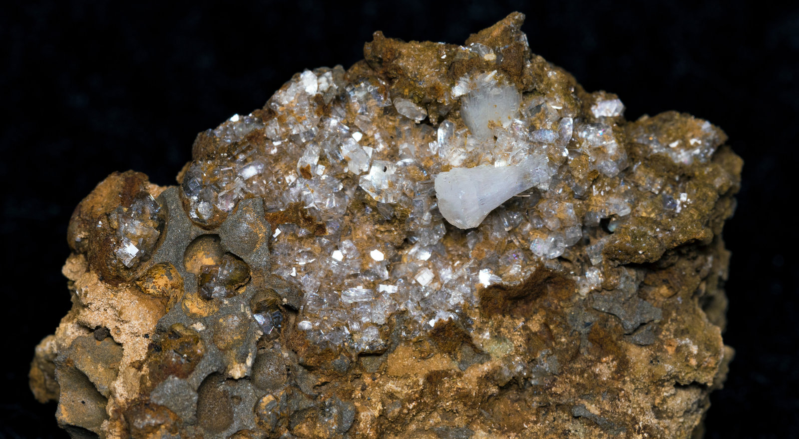 Stilbite, Heulandite-Ca
44x54x27mm
(Autor: Bergur_E_Sigurdarson)