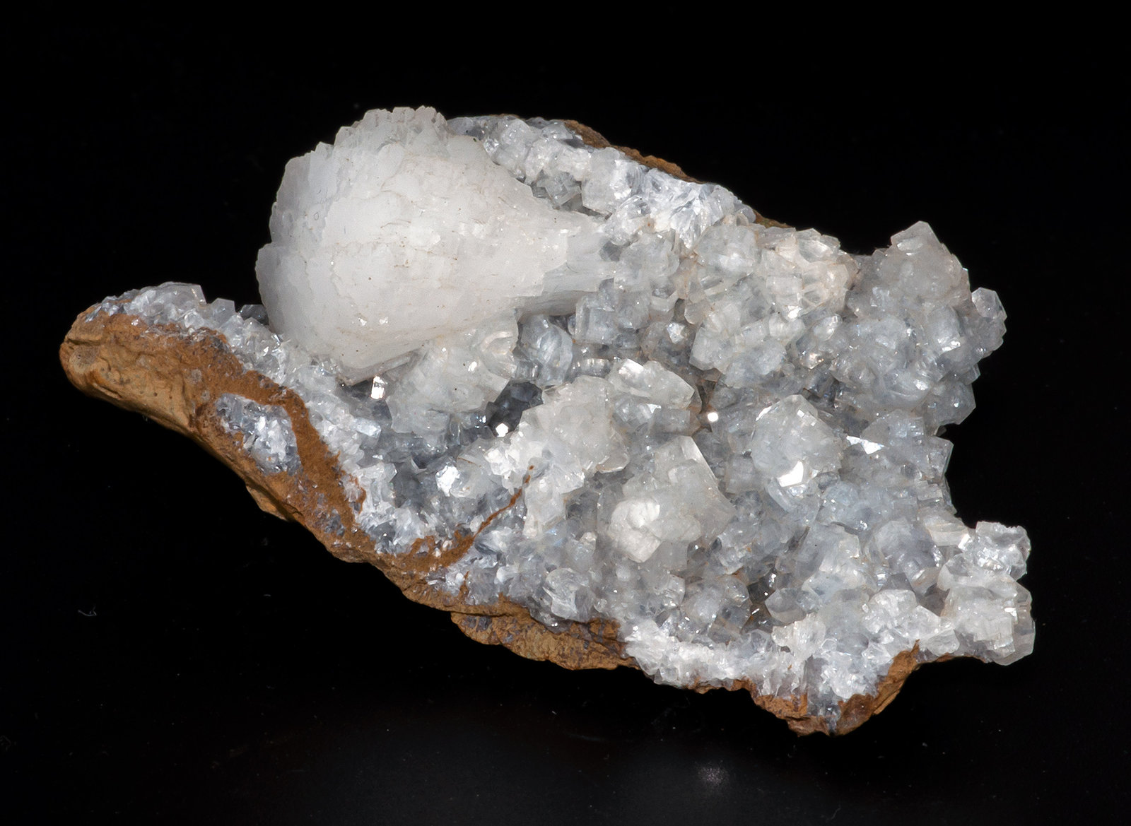 Stilbite-Ca, Heulandite-Ca
57x29x18mm
(Autor: Bergur_E_Sigurdarson)