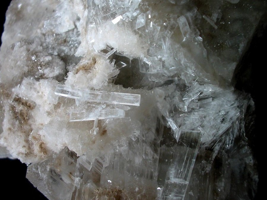 Strontioginorite
Picture width: 10 cm, crystals up to 3 cm, total specimen 16 x 13 cm
(Autor: Andreas Gerstenberg)