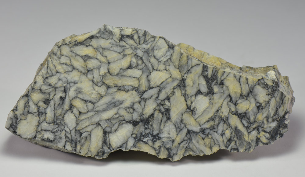 Magnesite (var. pinolite)
10.2 x 4.7 cm
(Autor: Martin Rich)