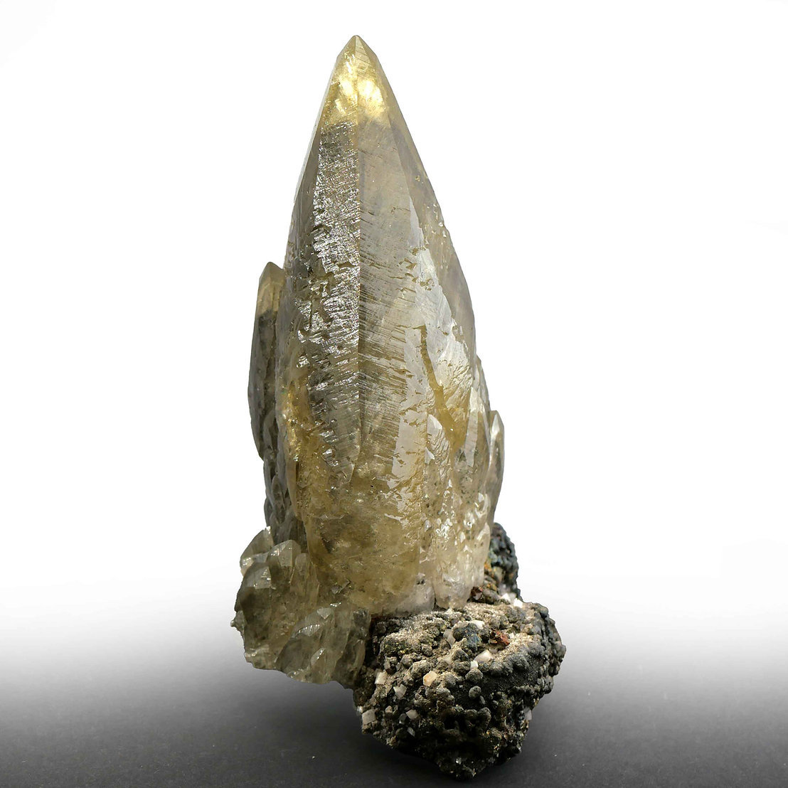 Calcite
Specimen size 18,5 cm, calcite crystal 16,5 cm
(Autor: Tobi)