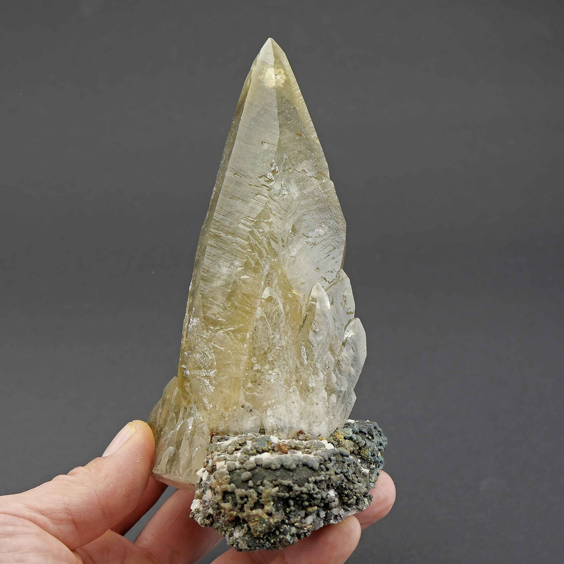 Calcite
Specimen size 18,5 cm, calcite crystal 16,5 cm
(Autor: Tobi)