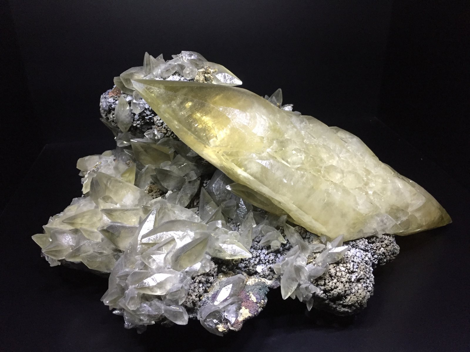 Calcite
15 inches x 7.25 inches x 9 inches
(Autor: Turbo)