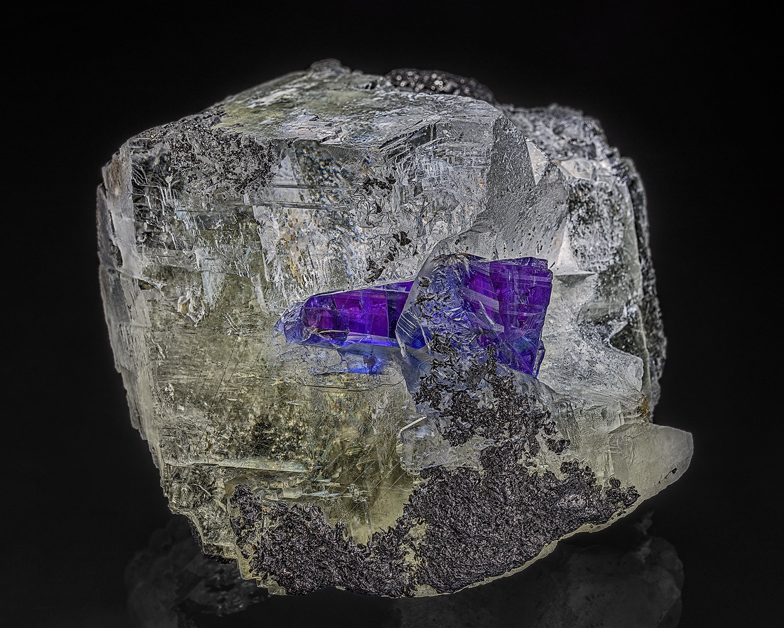 Zoisite (variety tanzanite), Calcite, Graphite
8.1 x 8.3 cm
(Autor: am mizunaka)