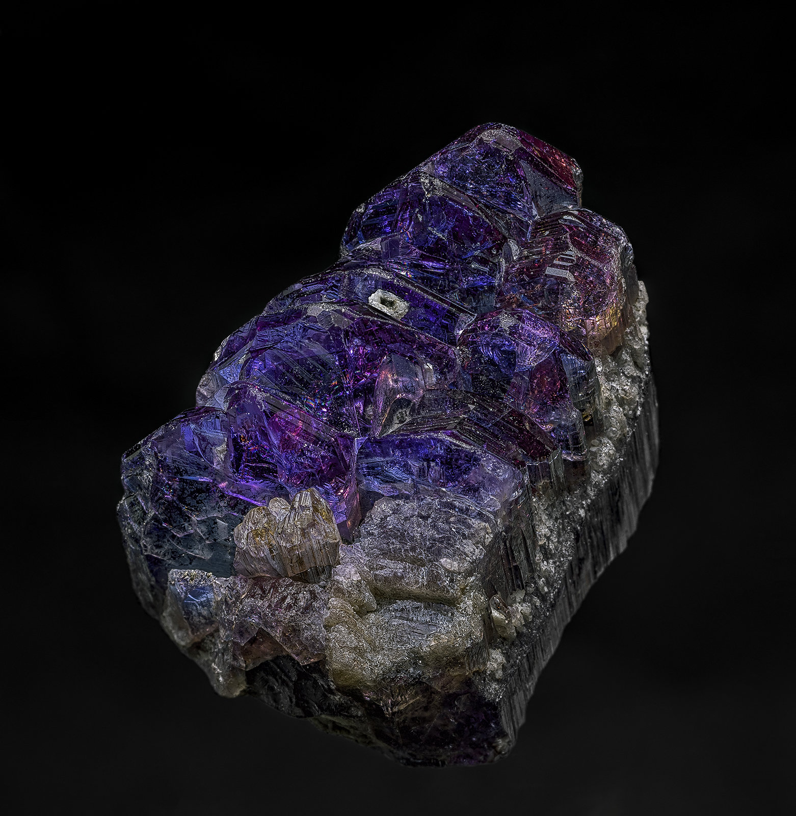 Zoisite (variety tanzanite)
4.3 x 2.9 cm
(Autor: am mizunaka)