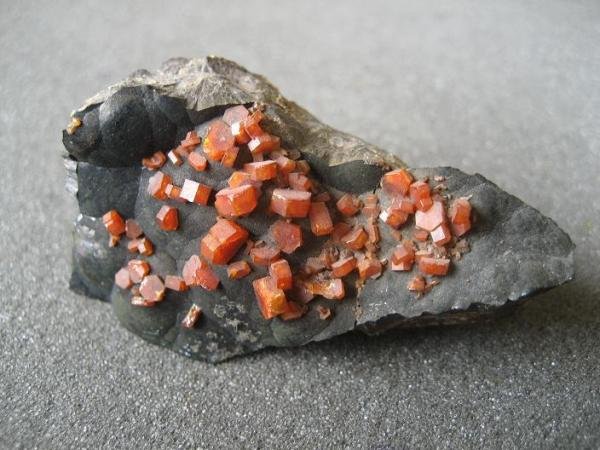 Vanadinite
Specimen 5,5 x 3 cm, largest crystals 4 mm
(Autor: Tobi)
