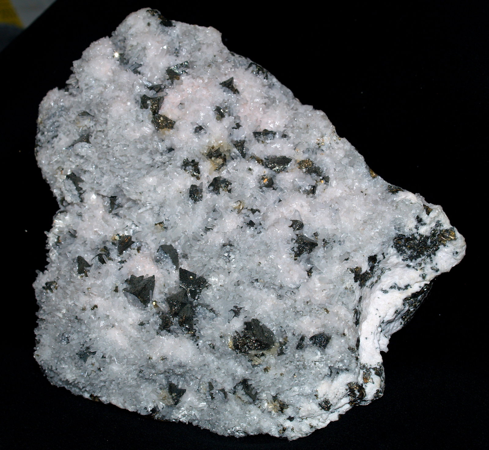 Tetrahedrite with Quartz
13x13x5 cm
(Autor: Joseph DOliveira)