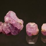 Coquimbite
2.0 cm group and 0.7 cm single crystals
(Autor: Michael Shaw)