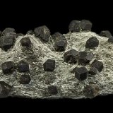 Almandine
305 x 165 x 95 mm
(Autor: Rob Schnerr)