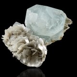 Beryl on Muscovite
13,0	x	10,5	x	6,5	cm
(Autor: MIM Museum)