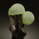 Prehnite on Epidote
3.0 x 4.5 cm
(Autor: Michael Shaw)