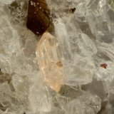 Zircon
FOV = 0.6 mm
(Autor: Doug)