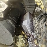 Pyrargyrite, Pyrite, Sphalerite
FOV = 1.7 mm
(Autor: Doug)