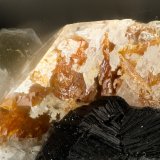 Titanite, Anatase, Brookite
FOV = 1.7 mm
(Autor: Doug)