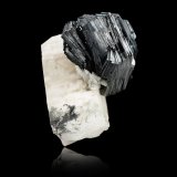 Hematite on Orthoclase
11,0	x	8,5	x	7,5	cm
(Autor: MIM Museum)