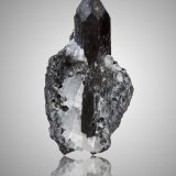 Gaudefroyite with Calcite
2,5	x	1,5	x	4,5	cm
(Autor: MIM Museum)