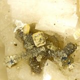 Nenadkevichite
FOV = 2mm
(Autor: Doug)