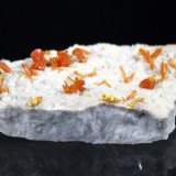 Orpiment
7 x 3.7 cm
(Autor: Don Lum)